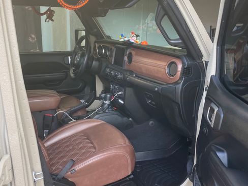 Used 2021 Jeep Gladiator Sport AWD/4WD image 5