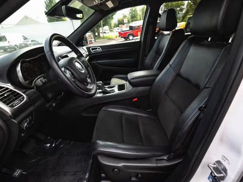 Used 2022 Jeep Grand Cherokee Laredo X image 13