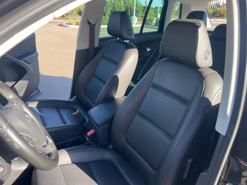 Used 2014 Volkswagen Tiguan SE image 10