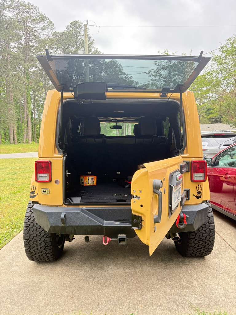 Used 2013 Jeep Wrangler Unlimited Sahara w/ Mopar Chrome Edition Group AWD/4WD image 15