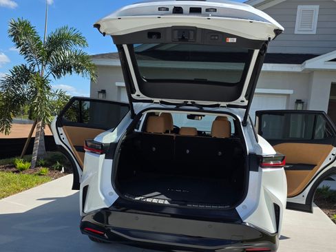 Used 2024 Lexus RZ 300e Premium image 10