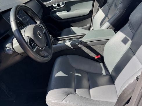 Used 2020 Volvo XC90 T6 Momentum w/ Protection Package Premier image 2
