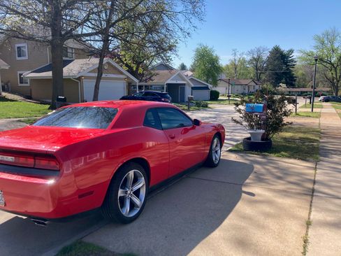 Used 2014 Dodge Challenger SXT RWD image 5