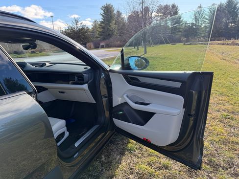 Used 2024 Porsche Macan 4 Electric image 20