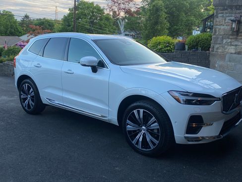 Used 2022 Volvo XC60 B6 Inscription w/ Advanced Package image 5