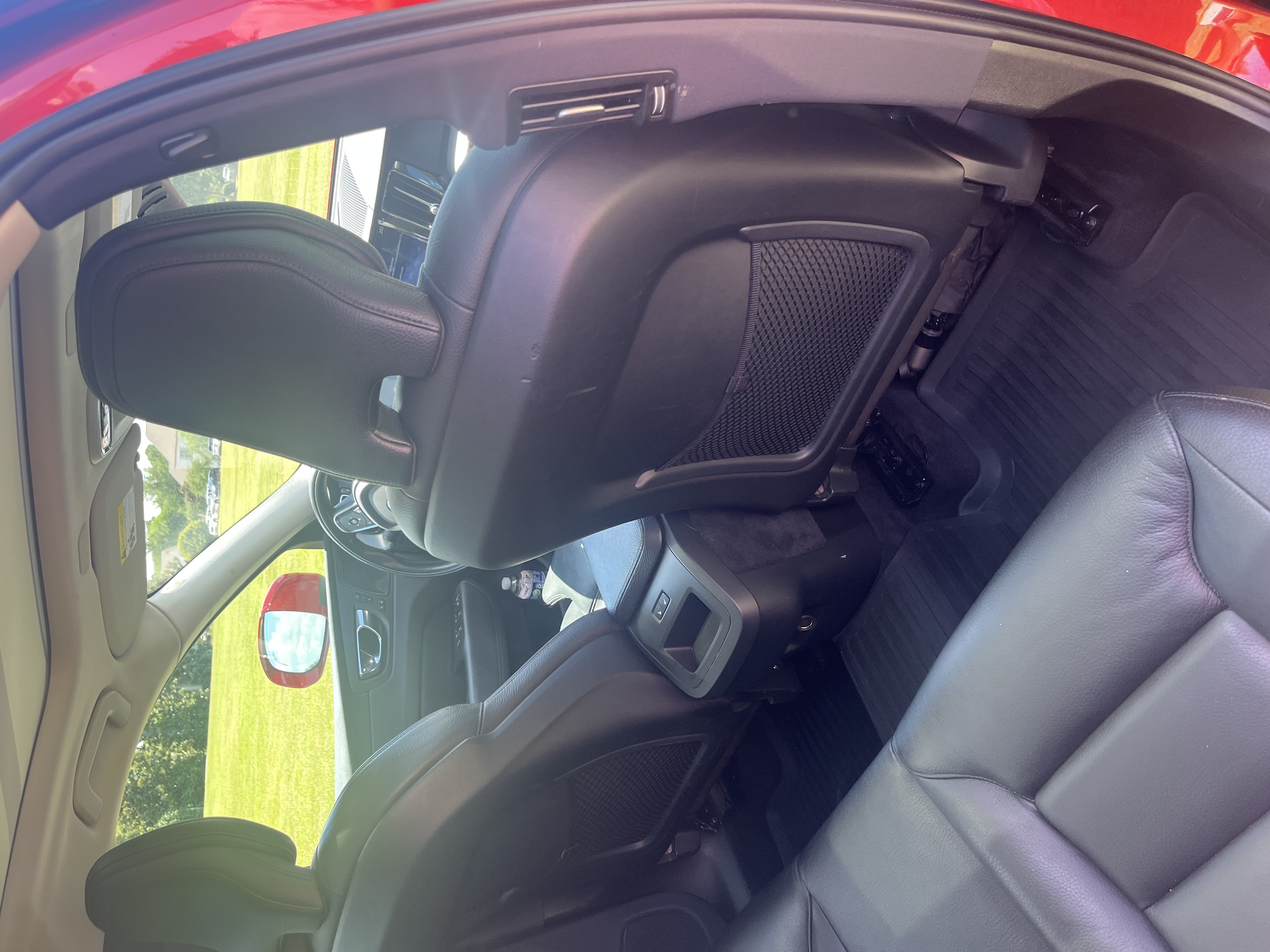 Used 2019 Volvo XC60 T5 Momentum w/ Multimedia Package AWD/4WD image 11