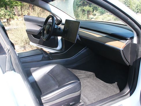 Used 2020 Tesla Model 3 Long Range image 8