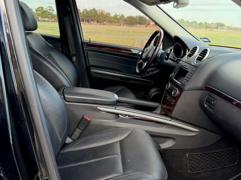 Used 2010 Mercedes-Benz GL 550 4MATIC image 21