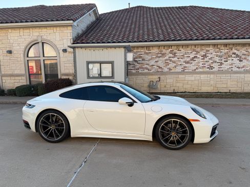 Used 2020 Porsche 911 Carrera image 2