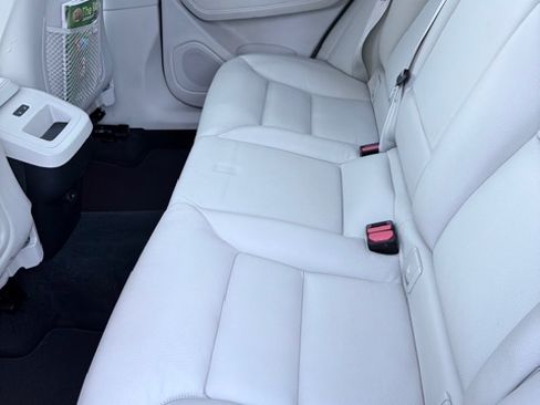 Used 2023 Volvo XC60 B5 Plus w/ Climate Package image 9