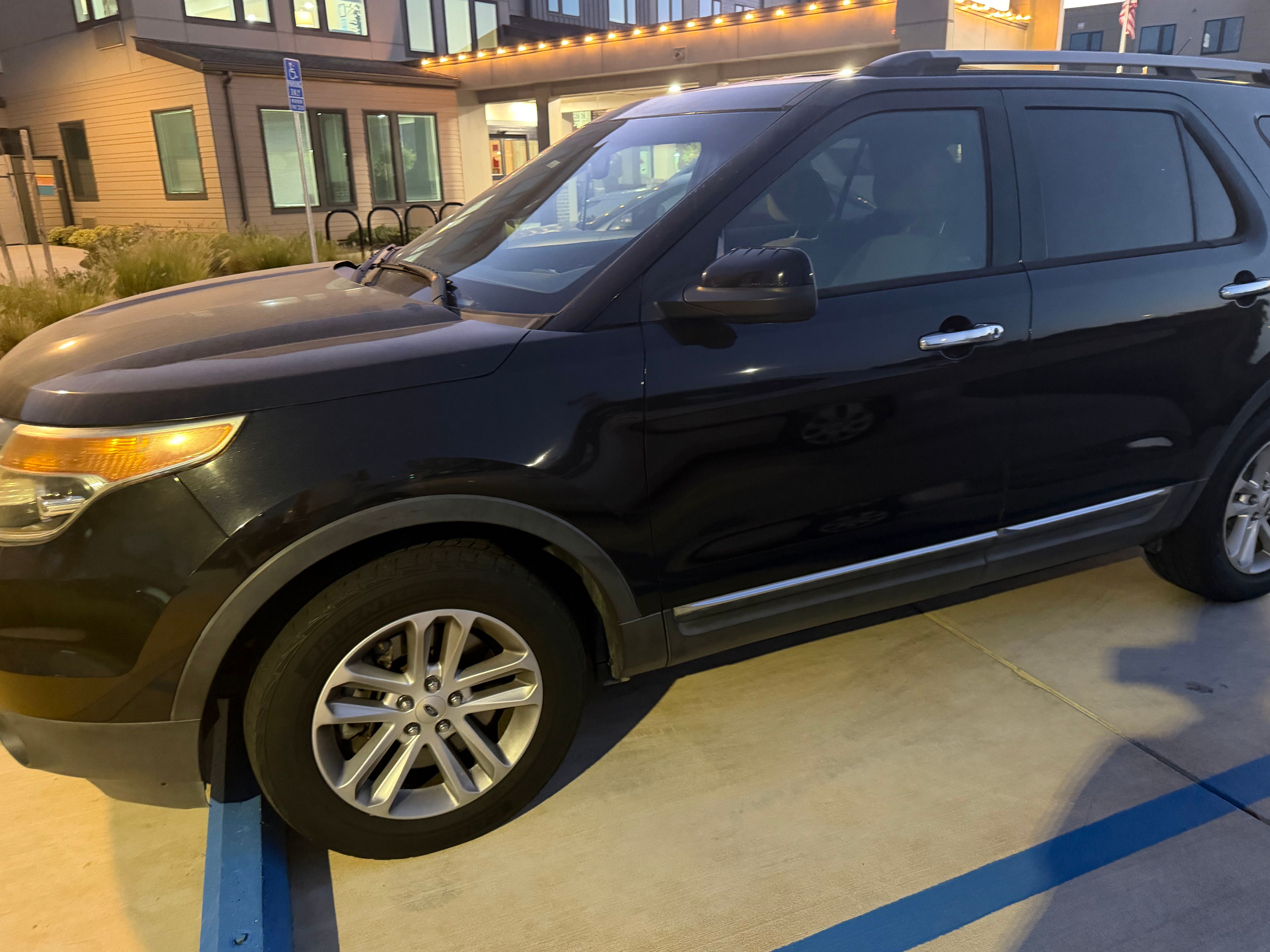 Used 2013 Ford Explorer FWD image 2