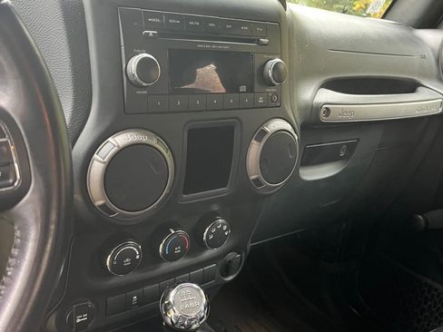 Used 2018 Jeep Wrangler Sport image 13