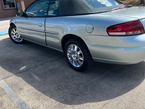 Used 2004 Chrysler Sebring Limited w/ Driver Convenience Group image 3