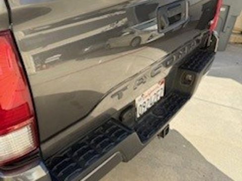 Used 2017 Toyota Tacoma TRD Sport w/ Tow Package image 13