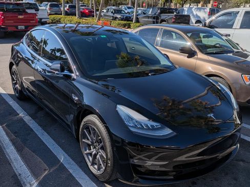 Used 2019 Tesla Model 3 Standard Range Plus image 15