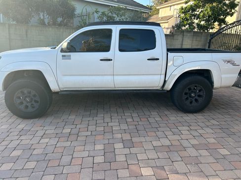 Used 2009 Toyota Tacoma PreRunner image 9
