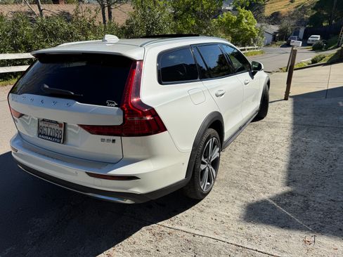 Used 2023 Volvo V60 B5 Cross Country Plus w/ Climate Package image 5