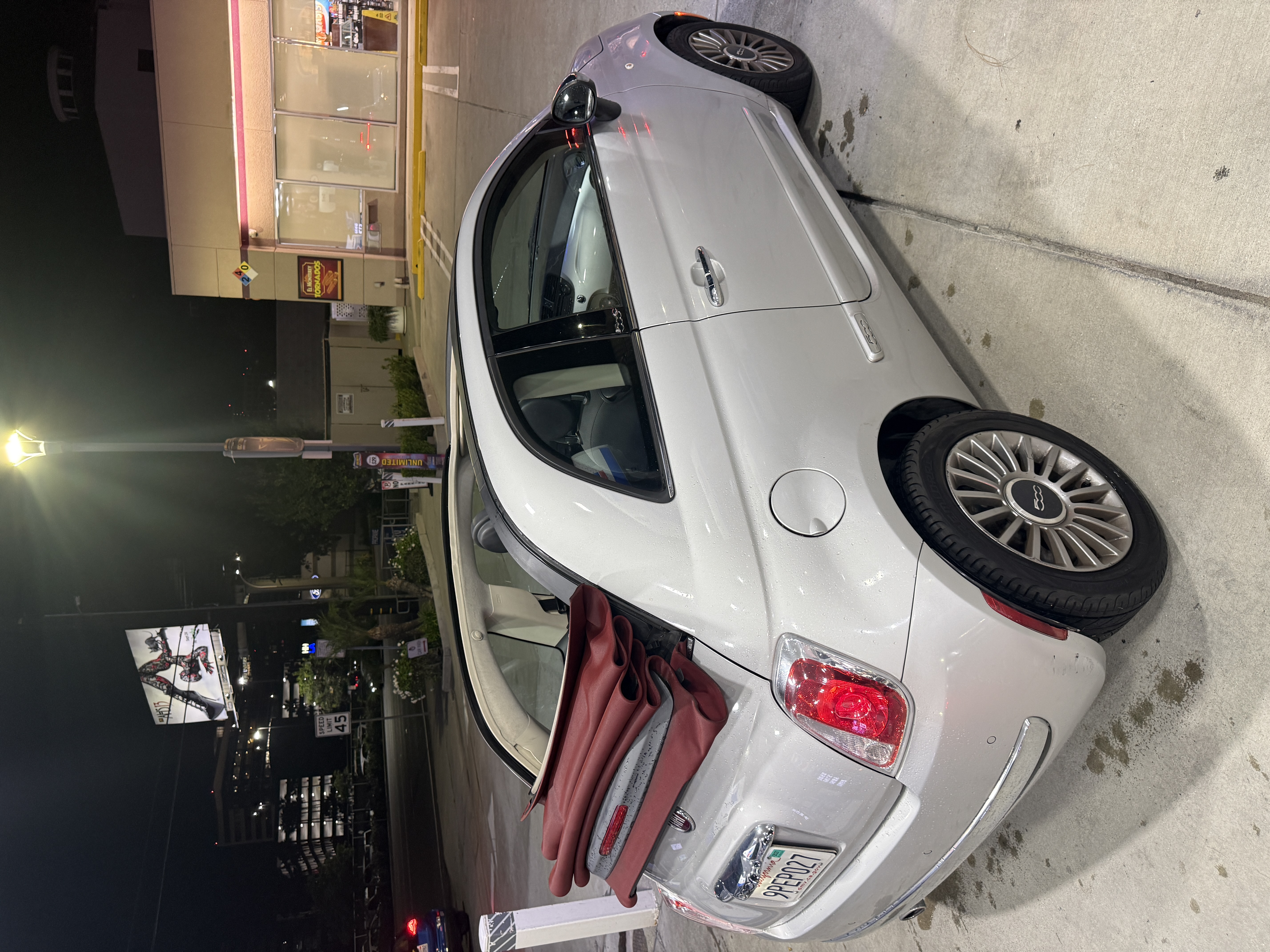 Used 2012 FIAT 500 Lounge w/ Convenience Group FWD image 1