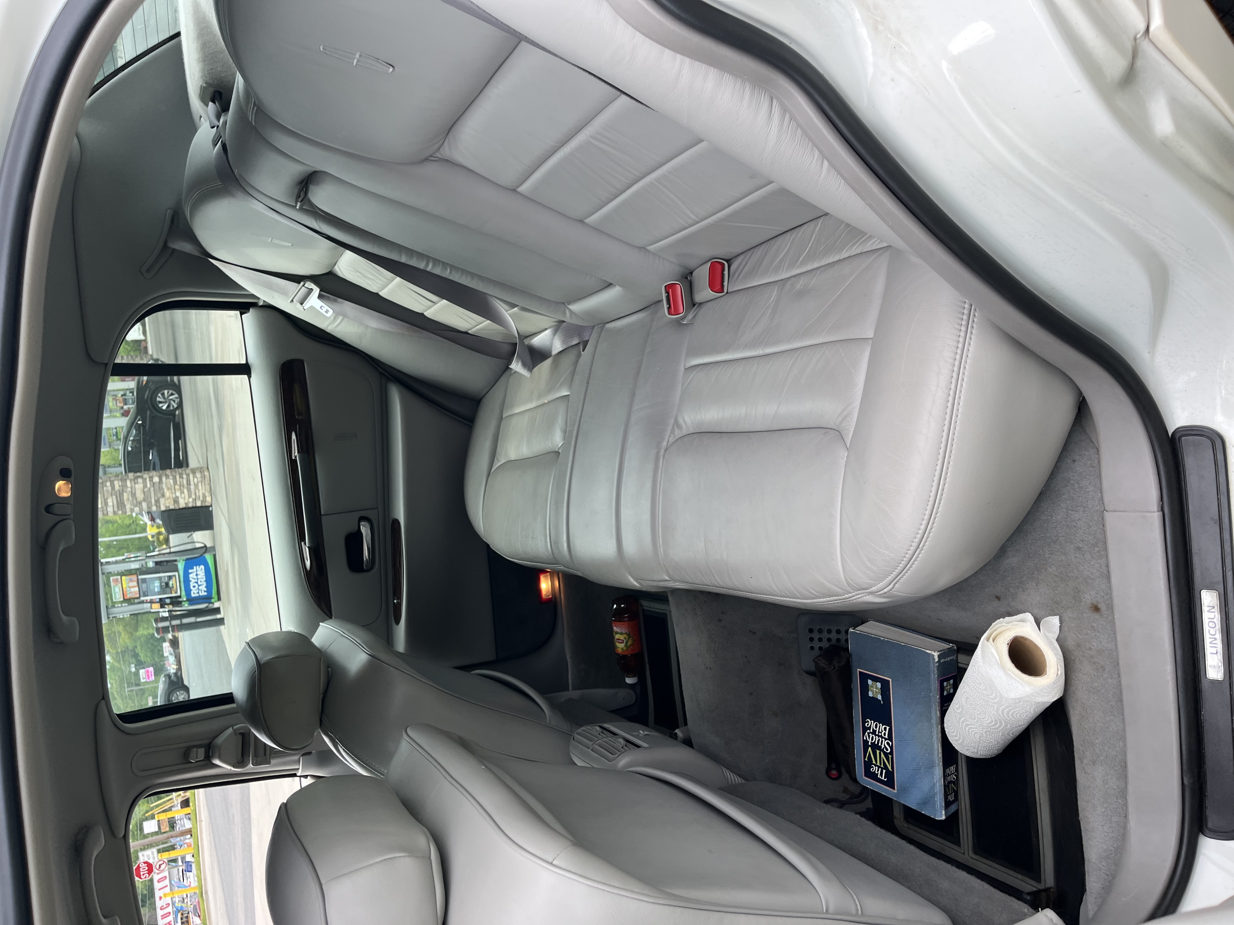 Used 2000 Lincoln Town Car Executive RWD image 8