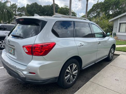 Used 2020 Nissan Pathfinder SV image 5