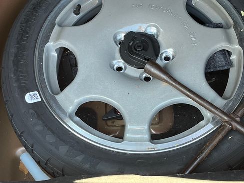 Used 2013 Ford Taurus SEL image 16