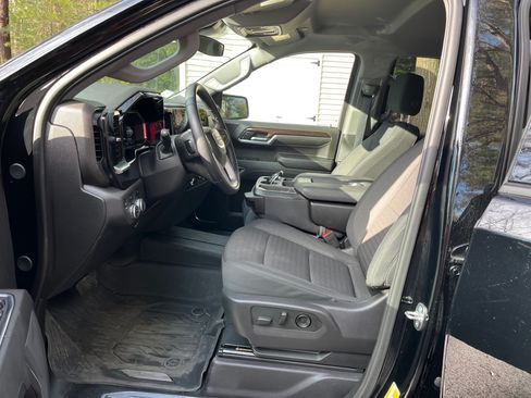 Used 2024 GMC Sierra 1500 Elevation w/ LPO, Elevation Black Package image 4