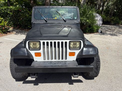 Used 1993 Jeep Wrangler S image 11