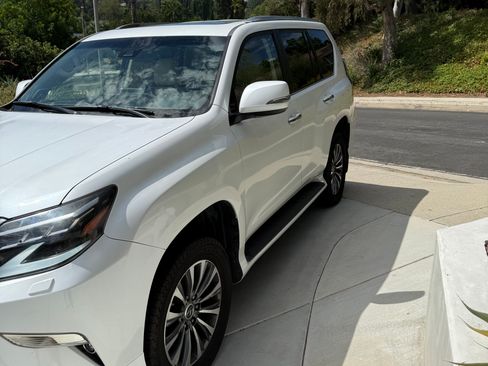 Used 2023 Lexus GX 460 Luxury w/ Off Road Package AWD/4WD image 2