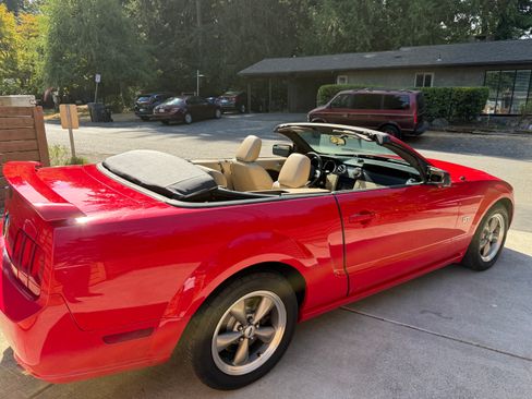Used 2006 Ford Mustang GT Premium RWD image 4