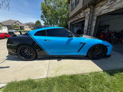 Used 2017 Nissan GT-R Premium AWD/4WD image 5