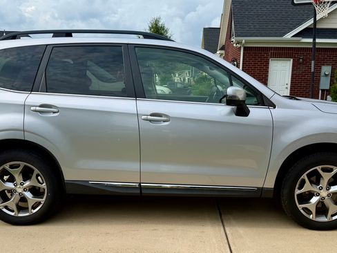 Used 2016 Subaru Forester 2.5i Touring w/ Eyesight & Navigation System AWD/4WD image 4