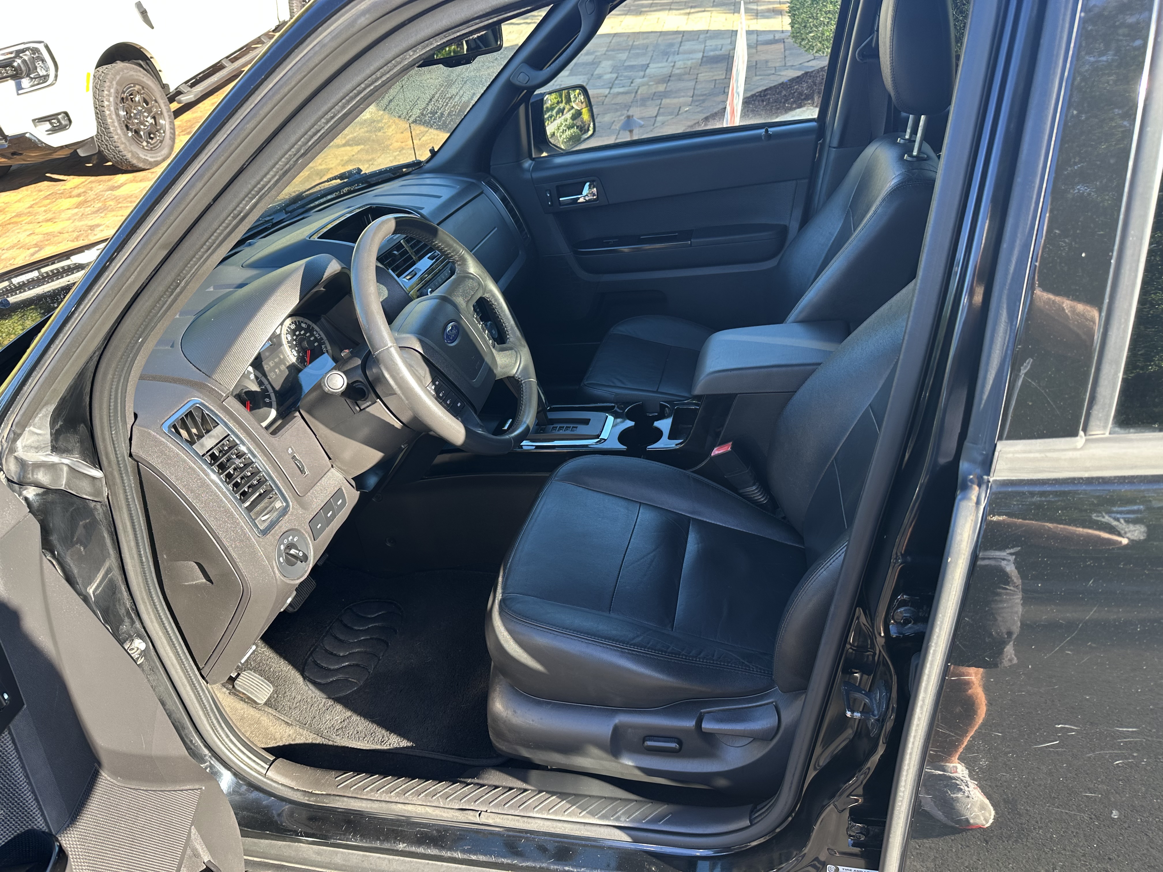 Used 2010 Ford Escape Limited FWD image 6