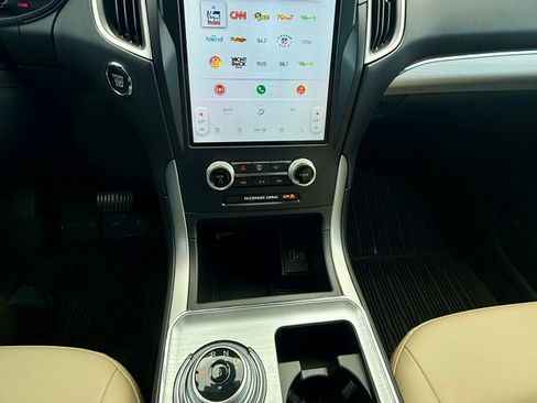 Used 2022 Ford Edge SEL w/ Convenience Package image 9