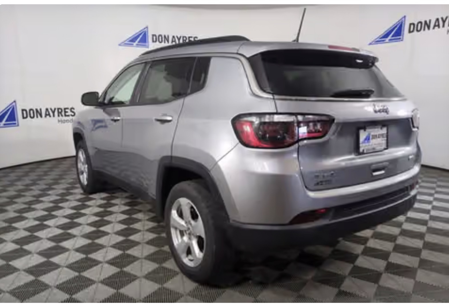 Used 2021 Jeep Compass Sport FWD image 4