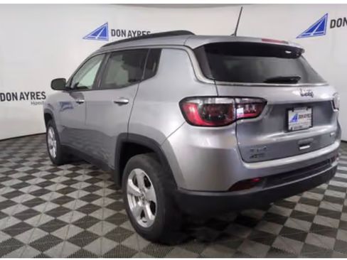 Used 2021 Jeep Compass Sport FWD image 4