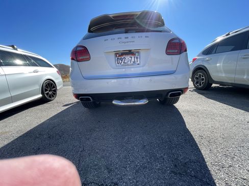 Used 2014 Porsche Cayenne Diesel Platinum Edition image 9