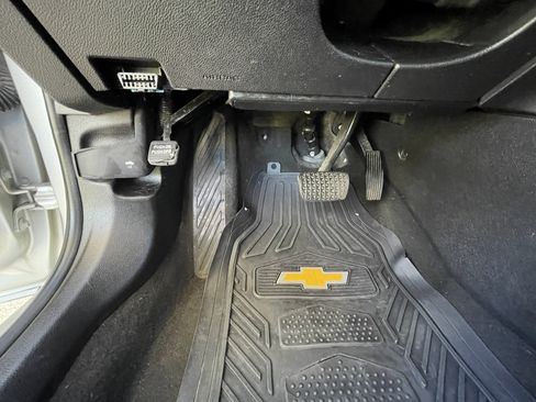 Used 2017 Chevrolet Cruze LT image 23