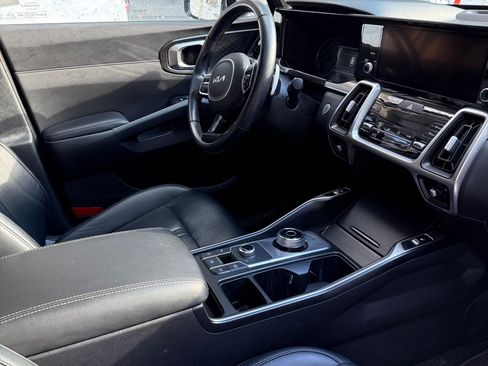 Used 2022 Kia Sorento EX w/ Panoramic Sunroof Package image 12