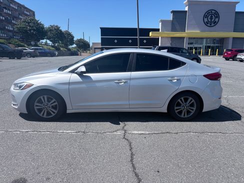 Used 2017 Hyundai Elantra SE FWD image 32
