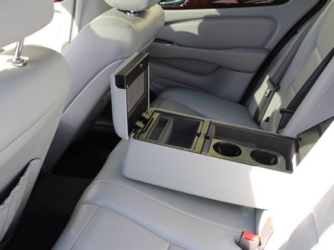 Used 2004 Jaguar XJ8 RWD image 17
