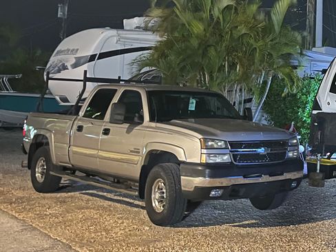 Used 2006 Chevrolet Silverado 2500 LT w/ Heavy-Duty Power Package AWD/4WD image 17