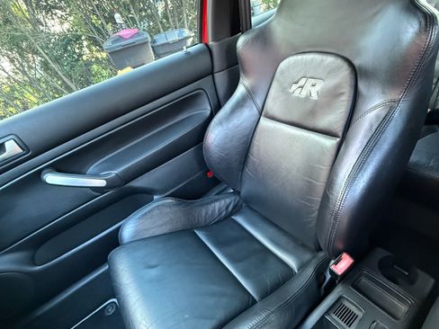Used 2004 Volkswagen R32 AWD/4WD image 12