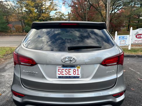 Used 2018 Hyundai Santa Fe Sport FWD image 2