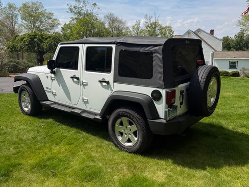 Used 2015 Jeep Wrangler Unlimited Sport w/ Quick Order Package 24S AWD/4WD image 9