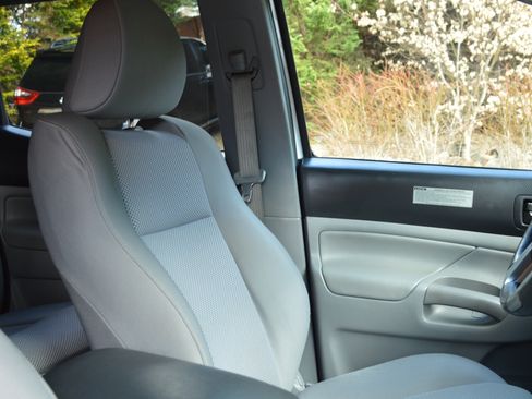 Used 2012 Toyota Tacoma 4x4 Double Cab image 17