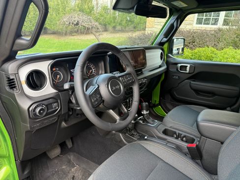 Used 2025 Jeep Wrangler Unlimited Sport image 8