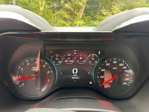 Used 2018 Chevrolet Camaro SS RWD image 9