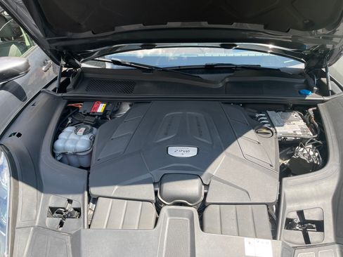 Used 2019 Porsche Cayenne S image 11