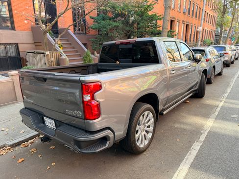 Used 2021 Chevrolet Silverado 1500 High Country w/ Technology Package image 5