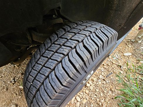 Used 2001 Chevrolet Silverado 2500 2WD Regular Cab image 14